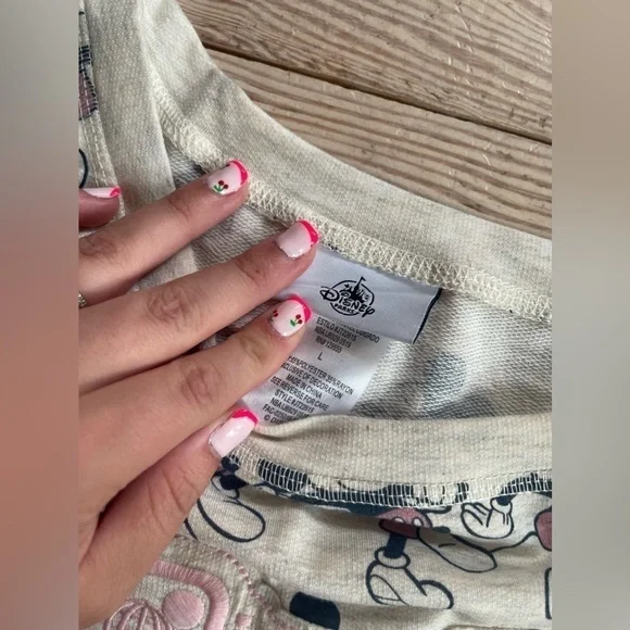 Disney parks scoop neck top size large NWT - Picture 4 of 4